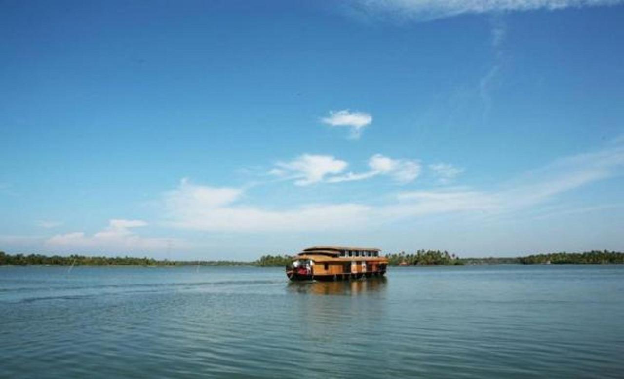 Regant Lake Village, Kollam. Chavara المظهر الخارجي الصورة